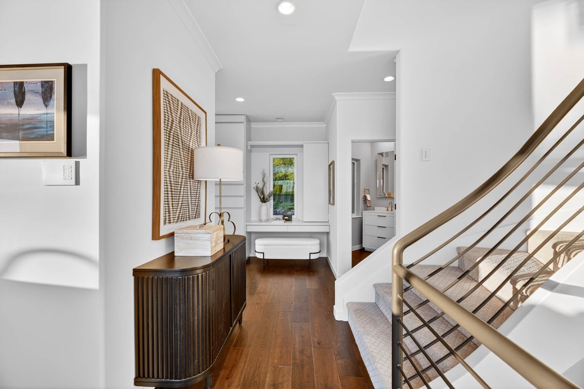 The landing and stair